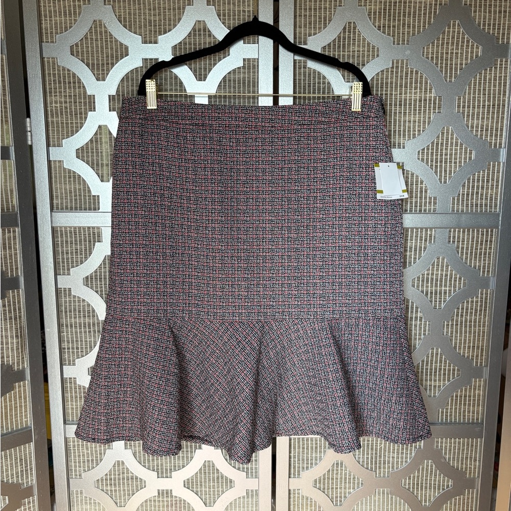 NWT Kasper Black and Red Knee-Length Trumpet Skirt